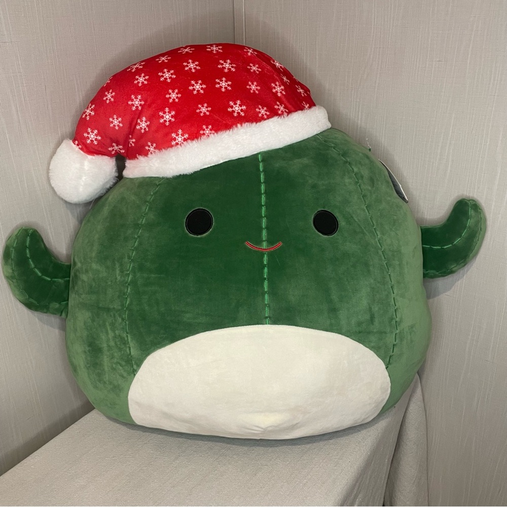 NWT Stu the Cactus Extra Large Make an offer!!